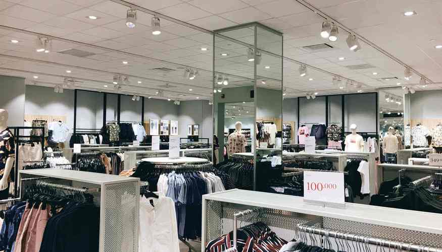 服裝零售與門(mén)店